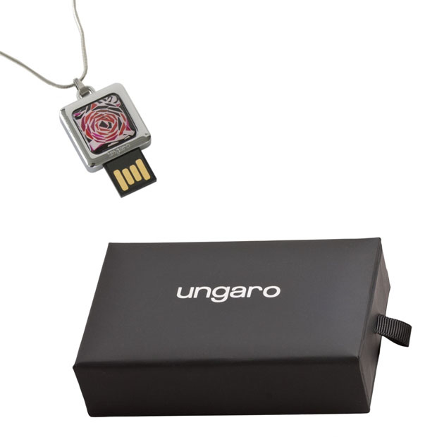 colier cu pandantiv memory stick de 4GB Ungaro UAU367