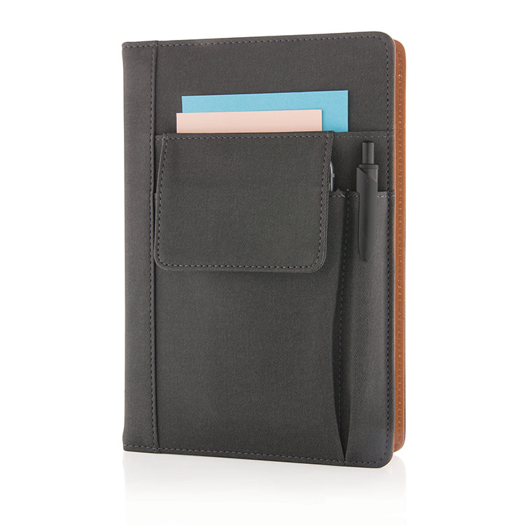 carnetele A5 cu buzunar exterior si suport pentru pix P773071